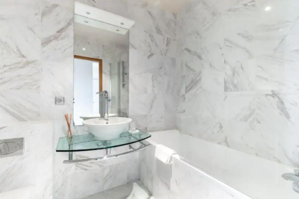 Avenue Montaigne Luxury Apartment 2Br 4P Paris Eksteriør billede