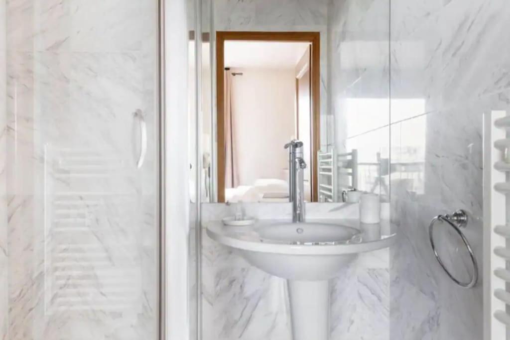 Avenue Montaigne Luxury Apartment 2Br 4P Paris Eksteriør billede