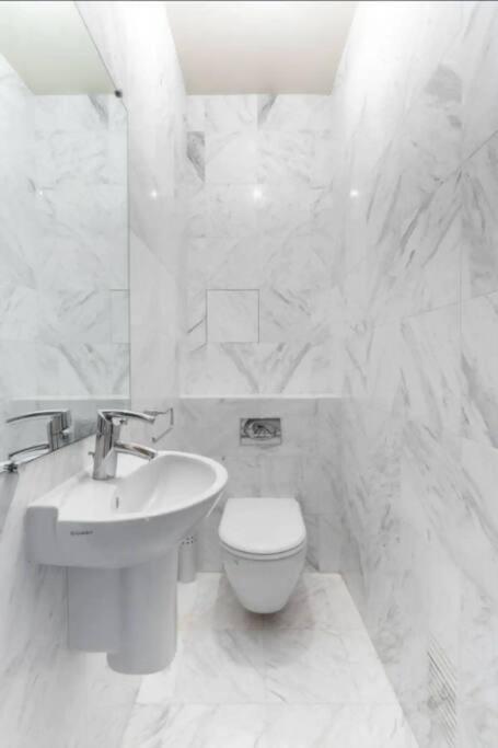Avenue Montaigne Luxury Apartment 2Br 4P Paris Eksteriør billede